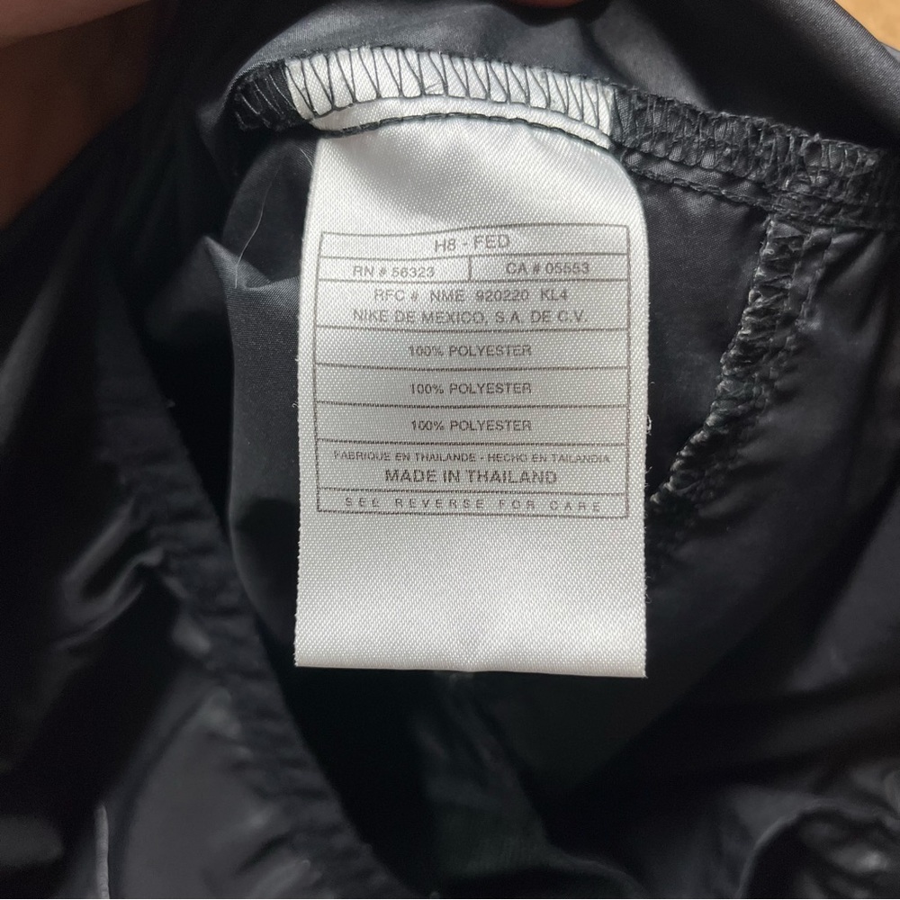 Vintage Nike ACG Black Packable Windbreaker Womens Size S - Picture 12 of 12